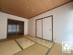 約7.5帖と約4.5帖の和室は続き間となっており、一体利用も可能です。