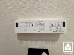 温水洗浄便座付きで、季節を問わずいつでも温かい便座をお使いいただけます。