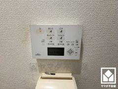 温水洗浄便座付きで、季節を問わずいつでも温かい便座をお使いいただけます。