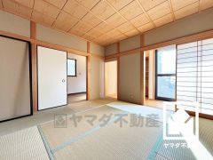 和の趣と現代の快適さを兼ね備えた空間。開放的にも、落ち着いたプライベート空間にもなる和室の魅力をぜひ。