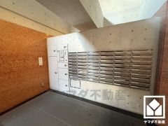 集合ポストが備わっています。鍵付きなので安心です。