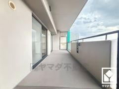 南向きバルコニーで陽当たり、風通し良好。広々としているため、お洗濯物をたっぷりと干す事ができます。