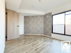 おしゃれなインテリアが映えるデザイン性の高い洋室で、リラックスしたひとときを過ごせます。