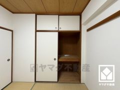 お客様用の座布団や寝具も収納可能