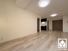 広々17.5帖のLDKが魅力。家族全員がリラックスできる、ゆったりとした快適リビングで温かい団らんの時間を。