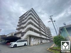 自然と調和するデザインが魅力。四季折々の風景に溶け込む、心地よい住まい。