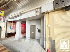 キッチン・浴室・トイレ・洗面台の水回りが各階にございますので、二世帯以上の住宅としてもご検討いただけます。