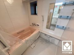 小窓が付いているので、こもりがちな湿気もすぐ取り除くことができます。