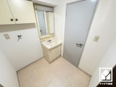 収納付き洗面台の為スッキリお使い頂けます。