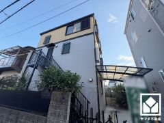 デザイナーズライクなおしゃれな外観。窓が多く、陽当たりの良い立地。