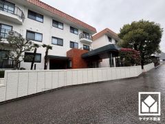 阪急電鉄甲陽線「苦楽園口」駅まで徒歩約29分の立地。阪急バス「苦楽園五番町」停も徒歩7分の距離にあり、阪急・阪神・JRの各駅まで路線が通っています。