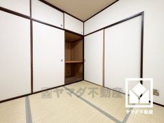 客間にもなる十分な広さの和室です。押入にはお客様用の座布団や寝具も収納可能です。