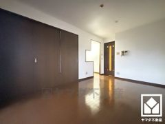 LD床暖房付きで、寒い冬でも足元ポカポカ。ホコリを巻き上げないのでお子様のいるご家庭にもおすすめです。