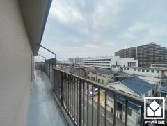 視界を遮る高い建物がなく、開放的な眺望を楽しむことができます。