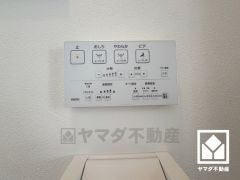 温水洗浄便座付きで、季節を問わずいつでも温かい便座をお使いいただけます。