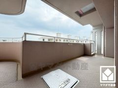 南北両面バルコニーで陽当たり、風通し良好。広々としているため、お洗濯物をたっぷりと干す事ができます。