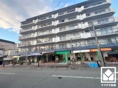 玄関にはシューズボックスを完備。家族の靴もしっかり収納できるので、玄関がいつも片付き、気持ちよくお客様を迎えられます。