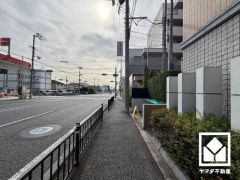 バルコニーにはスロップシンクがございます。汚れやすい作業を室内を汚さず行えるので、生活空間を清潔に保つことができます。