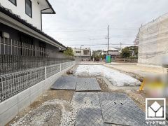 開発分譲地ですので区画の整った街並みです。同じ時期に生活をスタートするご家族が多いため、困ったときにも心強いですね。