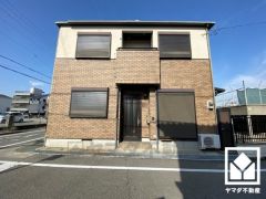 可動式ハシゴの小屋裏収納付きで、家の中をもっとスッキリ。季節の荷物や趣味の道具もしっかり収納。