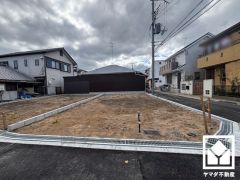 キッチンは対面式なのでお料理中でもお子様の様子が分かって安心です。浄水器付きなので、いつでも安心・安全な水をお使いいただけます。