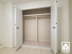 新たに家具を買わなくても良いので、ハンガーパイプ付きのクローゼットは嬉しいですね。