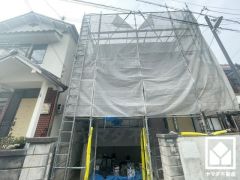 キッチンから出入りできる大容量の地下収納庫があり、家の中をもっとスッキリ。季節の荷物や趣味の道具などもしっかり収納。