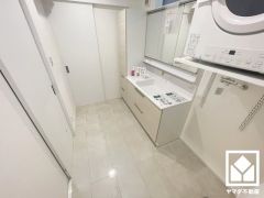 ガス衣類乾燥機「乾太くん」付き。雨や花粉、PM2.5などが気になる日でも、天候に左右されずふんわりと洗濯物を乾かせます。シワがつきにくいのも嬉しいポイント。