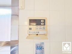 ボタン1つで自動でお湯張りができるオートバス機能付き。