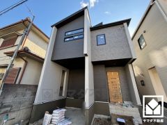 広々18.5帖のLDKが魅力。折り上げ天井で開放感をプラス。家族全員がリラックスできる、ゆったりとした快適リビングで温かい団らんの時間を。